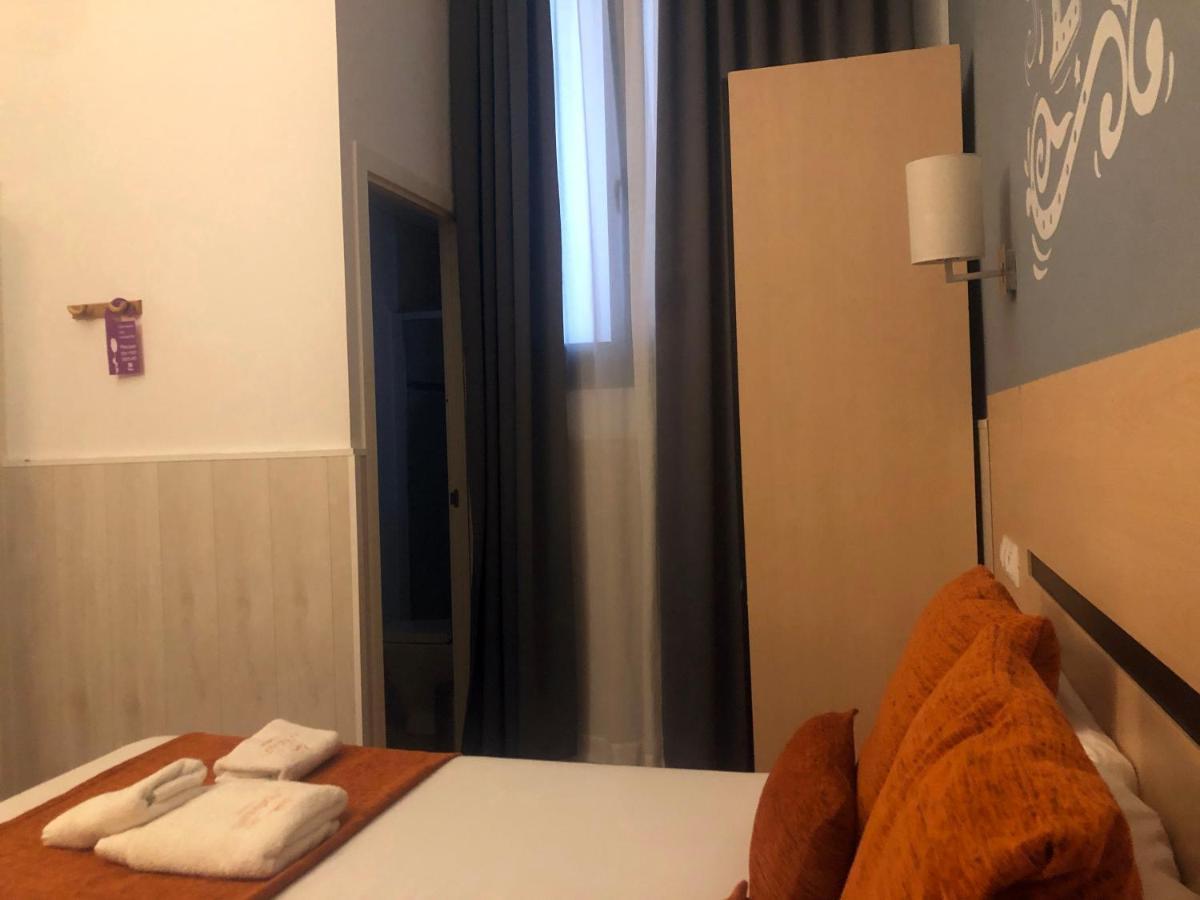Hostal Live Natura Barcelona (Adults Only) Exteriör bild