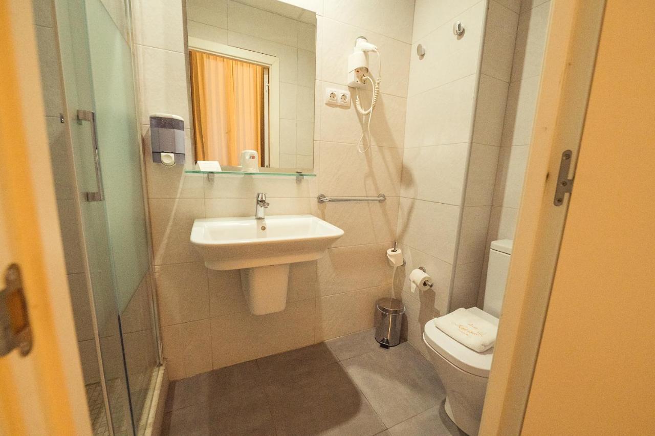 Hostal Live Natura Barcelona (Adults Only) Exteriör bild