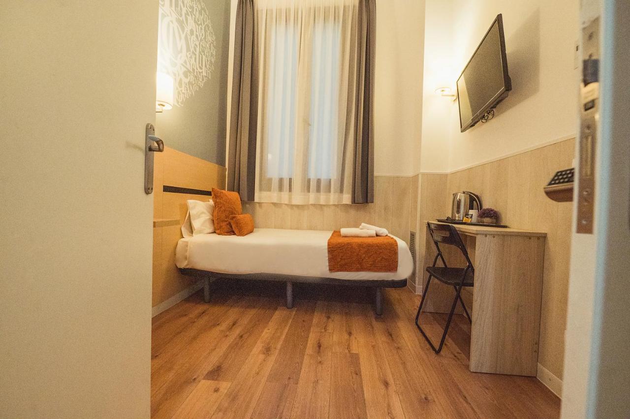 Hostal Live Natura Barcelona (Adults Only) Exteriör bild