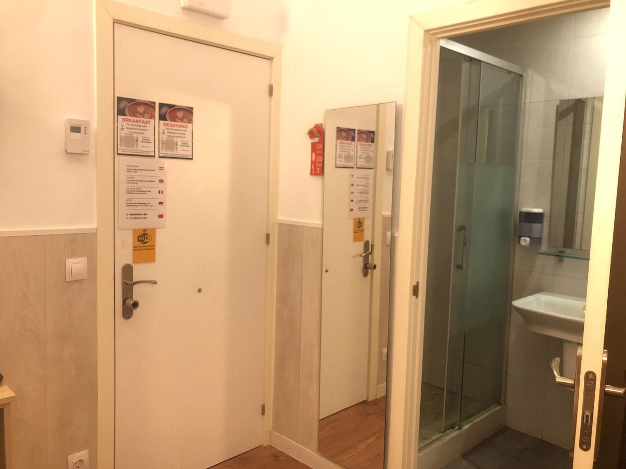 Hostal Live Natura Barcelona (Adults Only) Exteriör bild